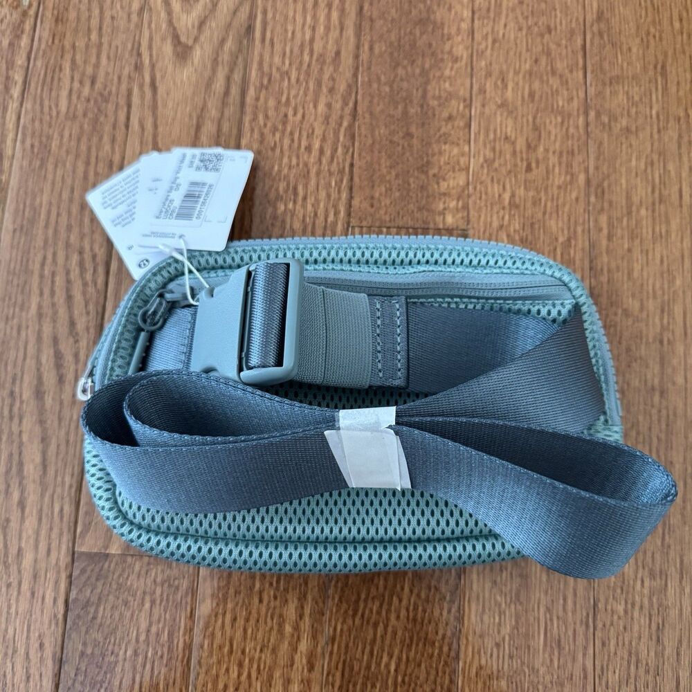 Lululemon Everywhere Belt Bag Knit Mesh Crater Blue 1L Fanny Pack Crossbody NWT - Picture 2 of 13